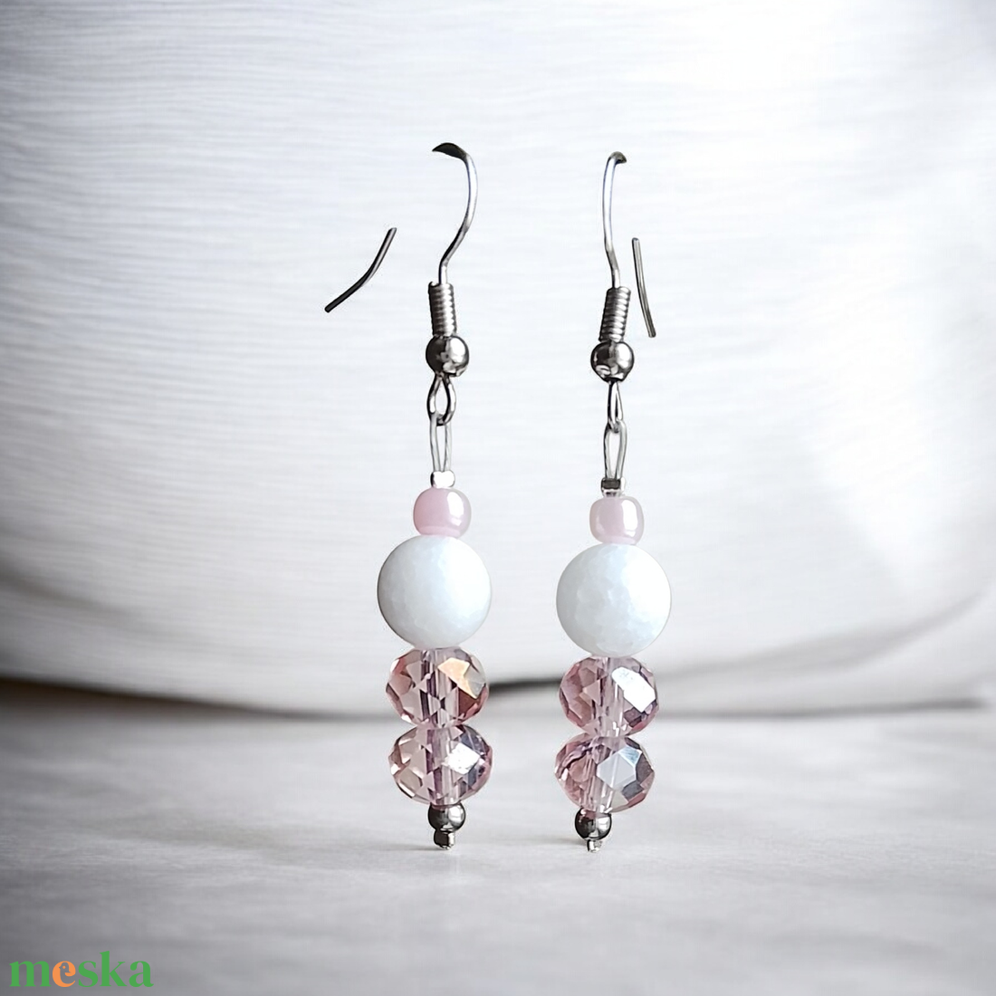 Fülbevaló jade és üveggyöngyökből  - ékszer - fülbevaló - lógó fülbevaló - Meska.hu