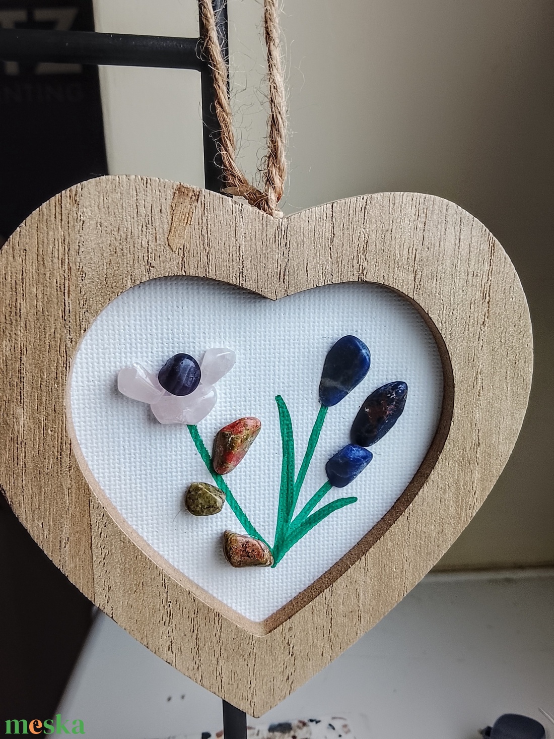 Szív alakú keretben féldrágakő és kavics faliképek  - otthon & életmód - dekoráció - kép & falikép - kavics kép - Meska.hu