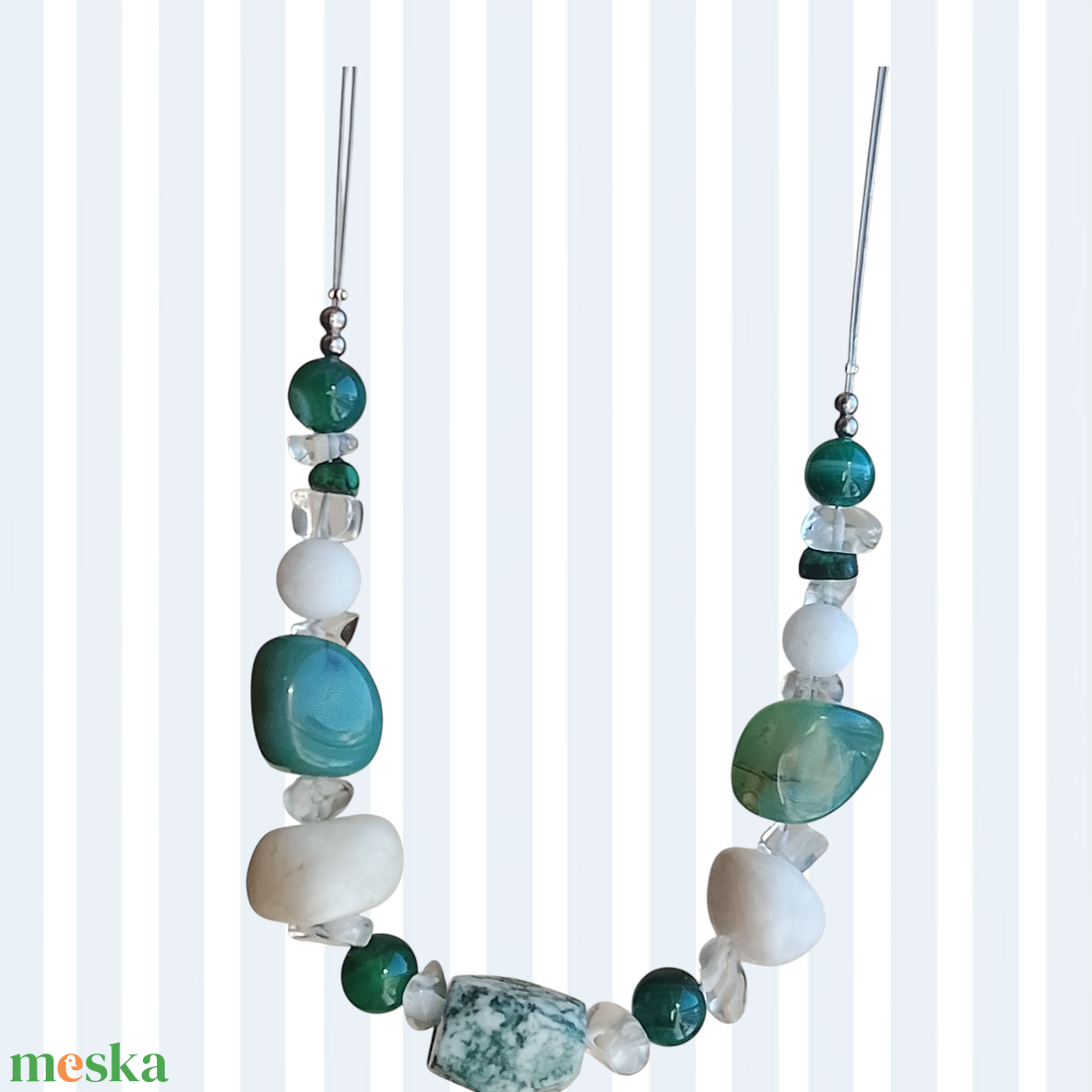 Zöld és fehér gyöngyökkel nyaklánc - ékszer - nyaklánc - gyöngyös nyaklánc - Meska.hu