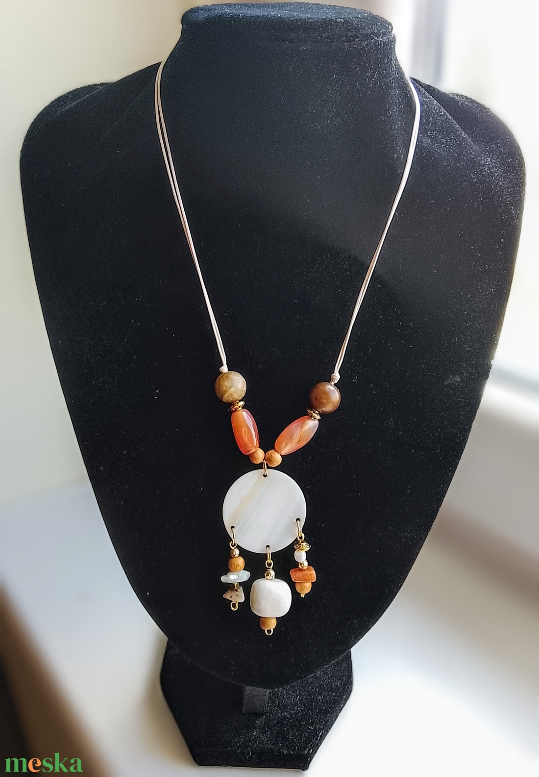Nyaklánc kagylóval és achát kövekkel - ékszer - nyaklánc - gyöngyös nyaklánc - Meska.hu