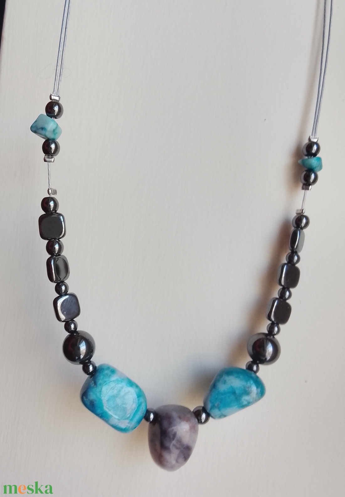 Nyaklánc türkiz- világoskék apatit és hematit gyöngyökkel  - ékszer - nyaklánc - gyöngyös nyaklánc - Meska.hu