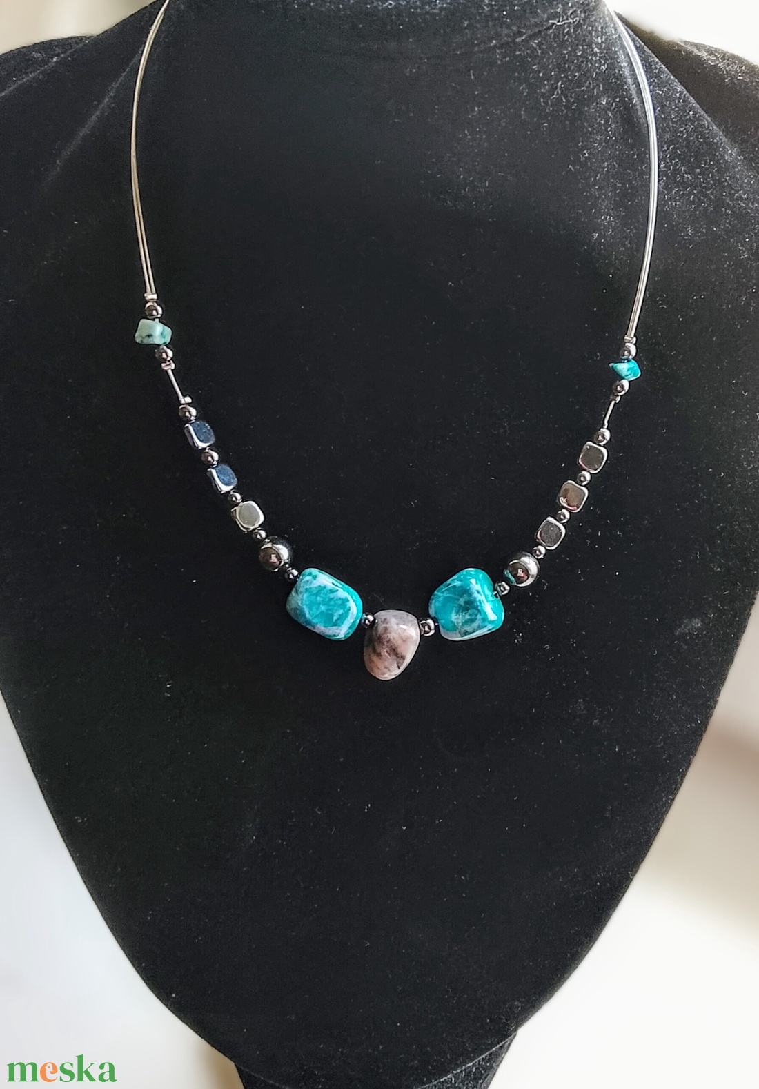 Nyaklánc türkiz- világoskék apatit és hematit gyöngyökkel  - ékszer - nyaklánc - gyöngyös nyaklánc - Meska.hu