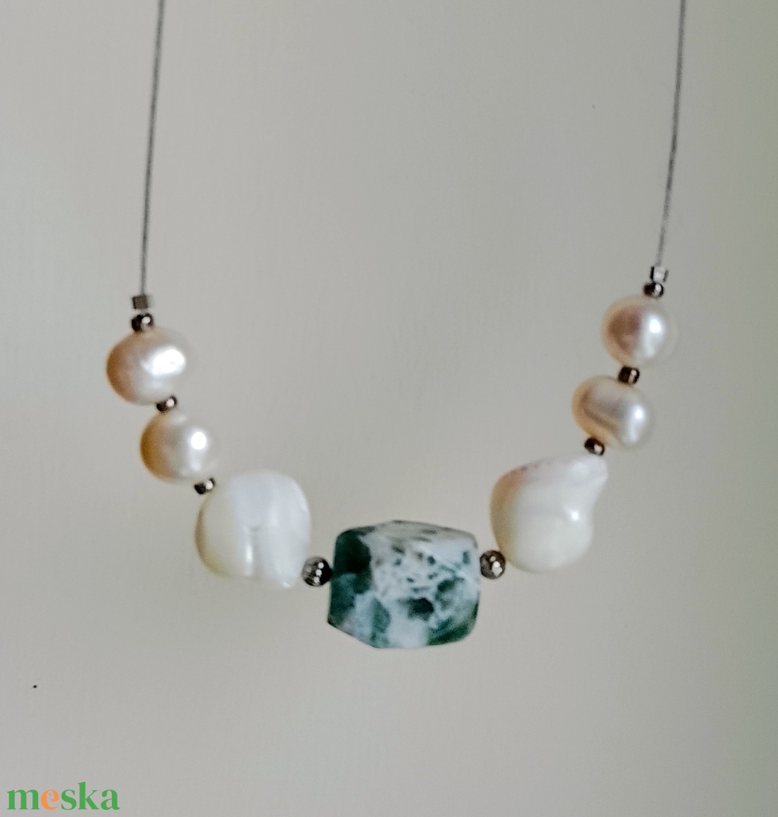 Zöld achát, kagyló és igazgyöngy nyaklánc, nyakék - ékszer - nyaklánc - gyöngyös nyaklánc - Meska.hu