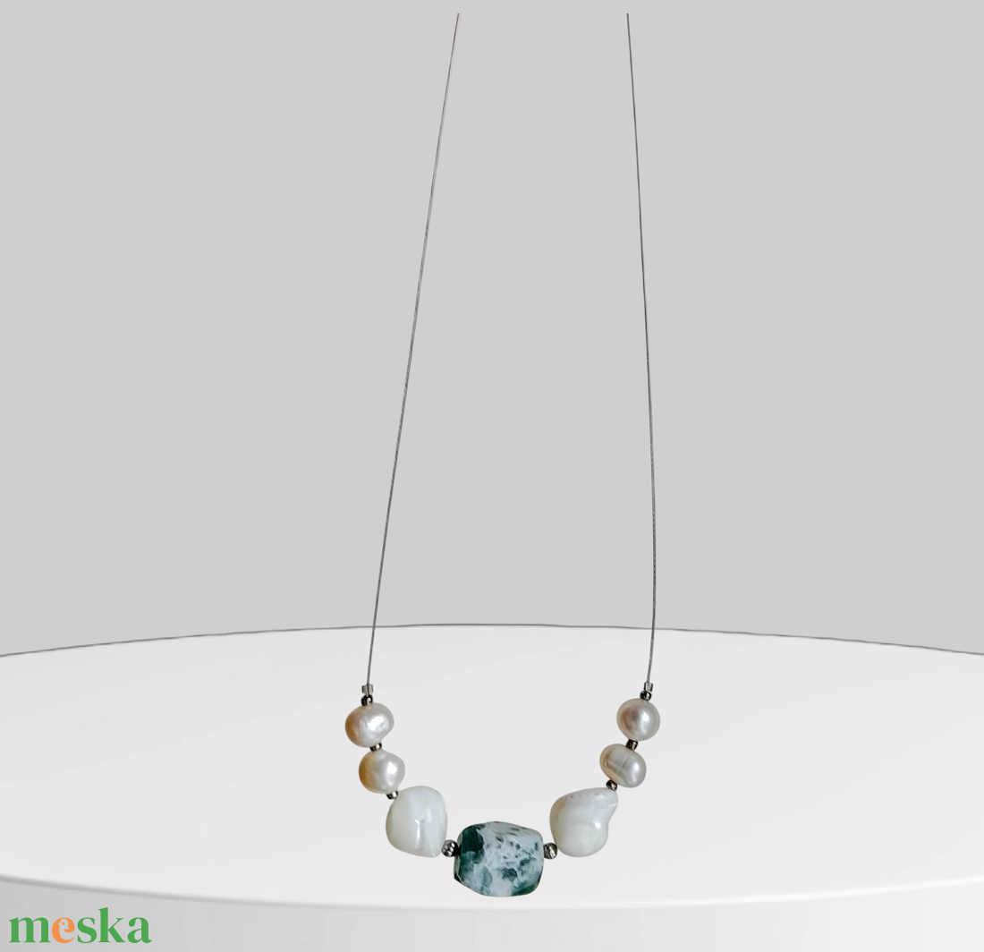 Zöld achát, kagyló és igazgyöngy nyaklánc, nyakék - ékszer - nyaklánc - gyöngyös nyaklánc - Meska.hu