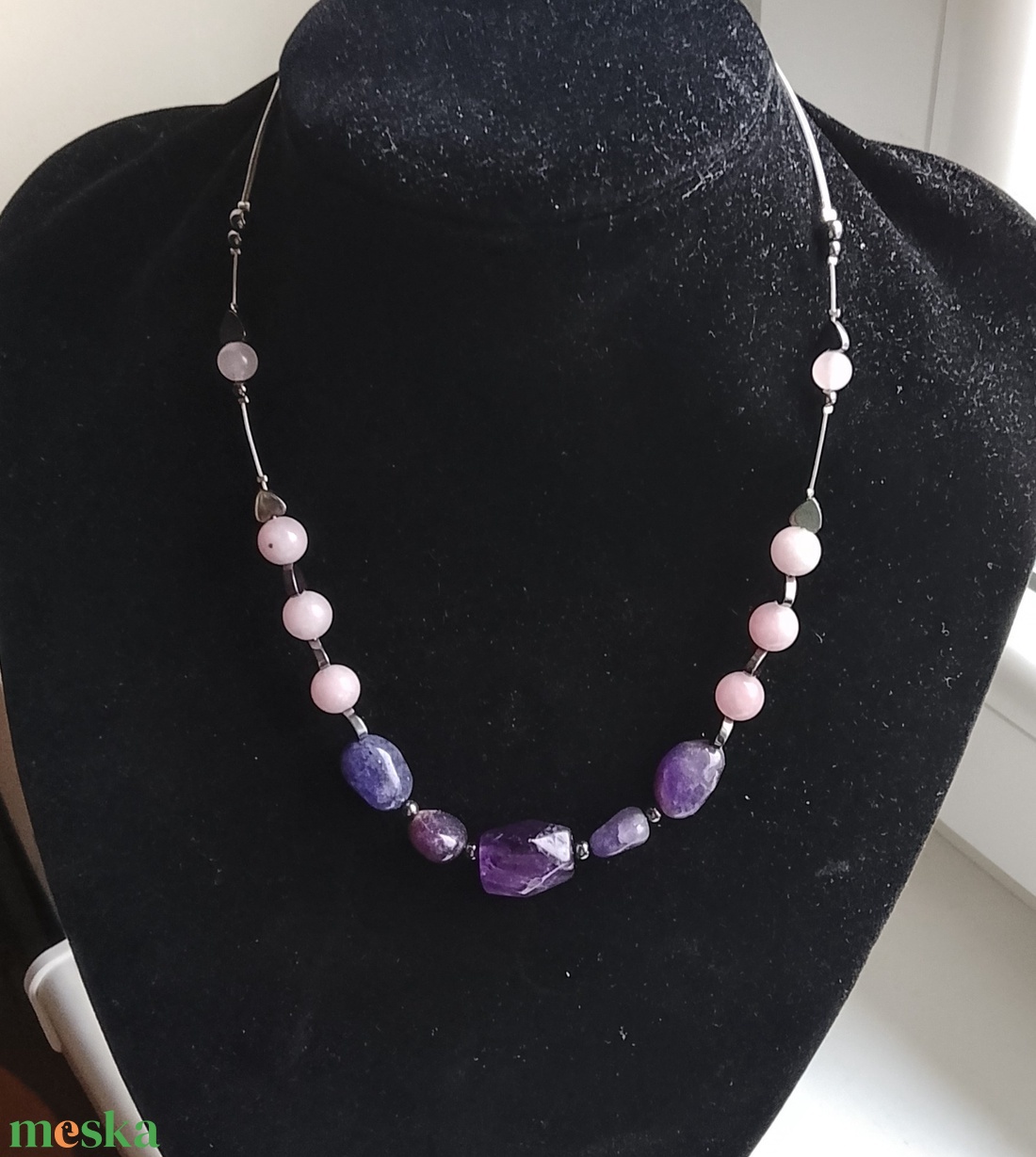 Ametiszt és hematit kövekből nyaklánc, nyakék  - ékszer - nyaklánc - gyöngyös nyaklánc - Meska.hu