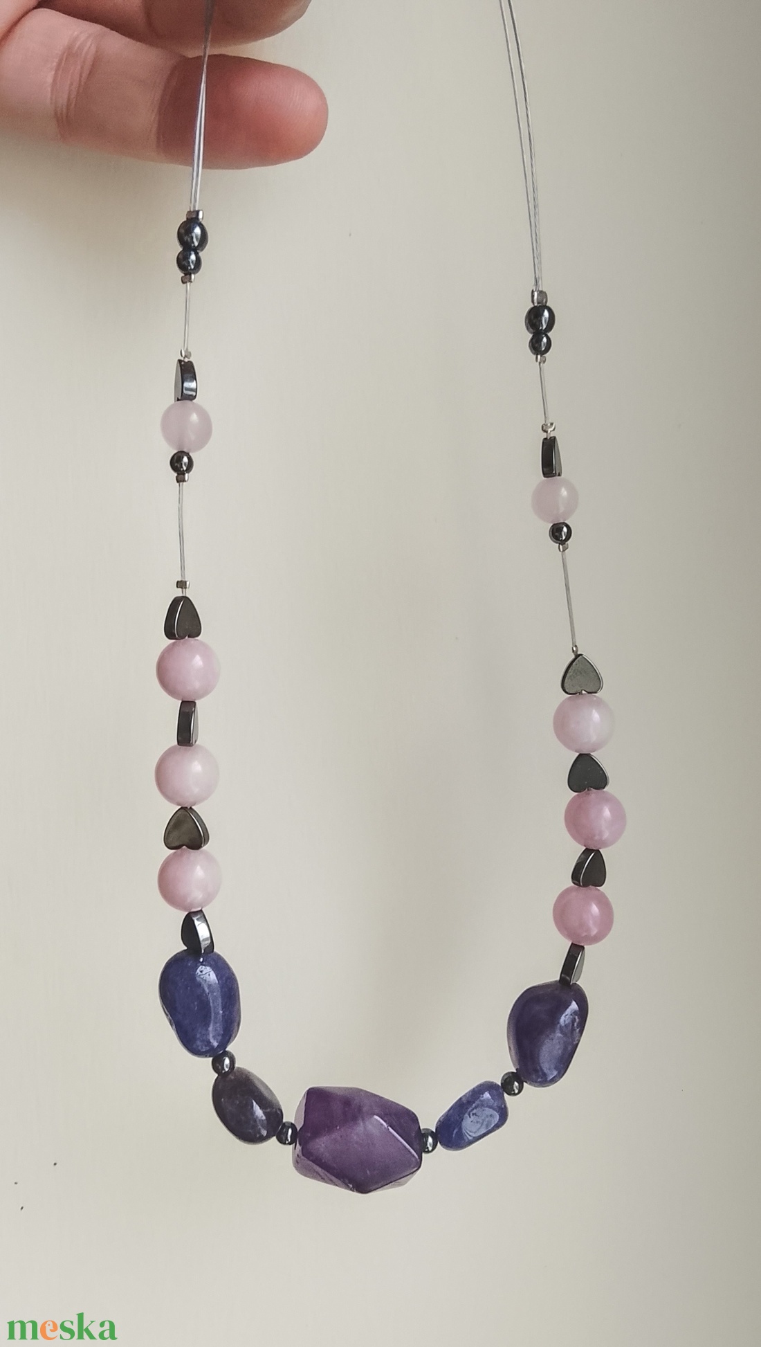 Ametiszt és hematit kövekből nyaklánc, nyakék  - ékszer - nyaklánc - gyöngyös nyaklánc - Meska.hu