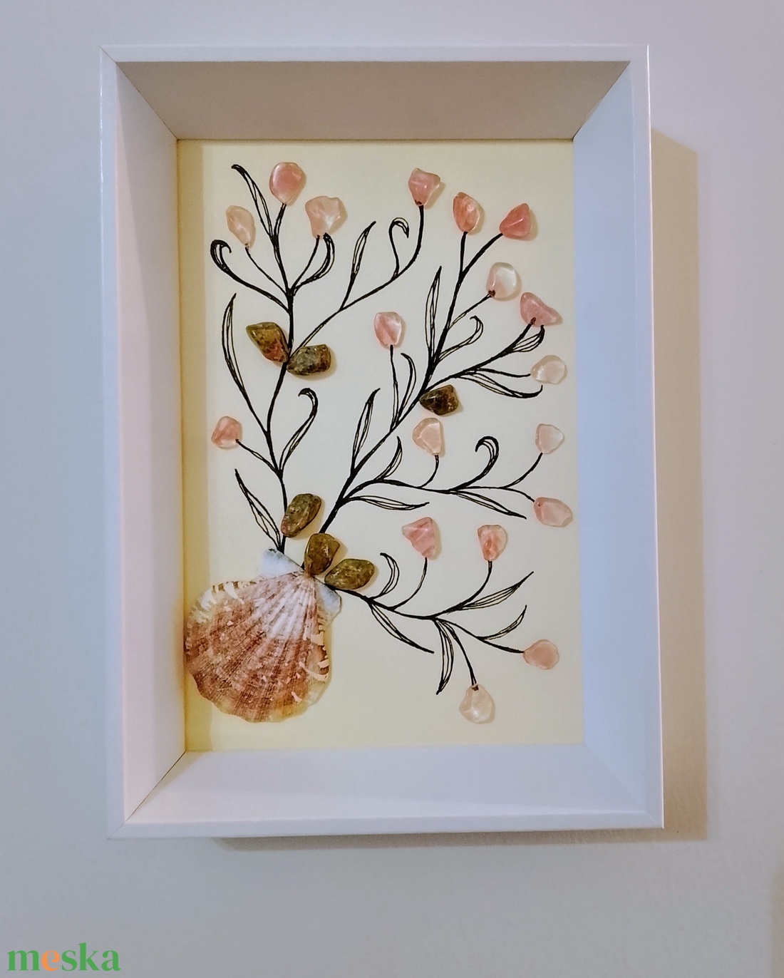 Rózsaszín virágos falikép kagyló és ásványkövekből  - otthon & életmód - dekoráció - kép & falikép - kavics kép - Meska.hu