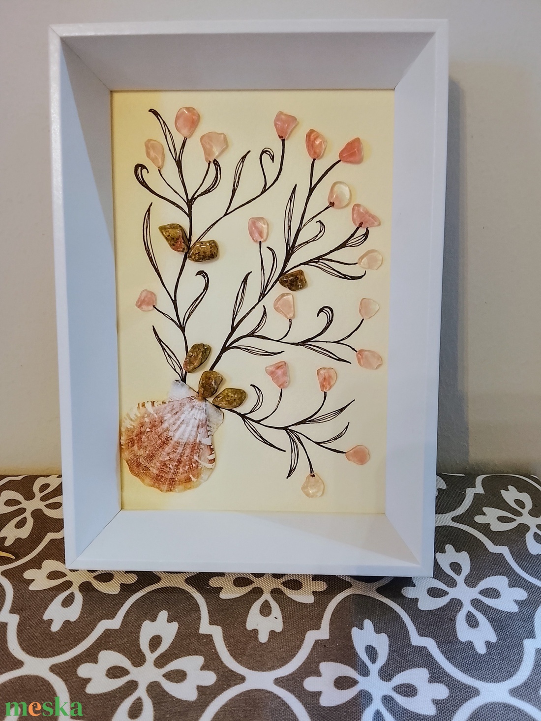 Rózsaszín virágos falikép kagyló és ásványkövekből  - otthon & életmód - dekoráció - kép & falikép - kavics kép - Meska.hu