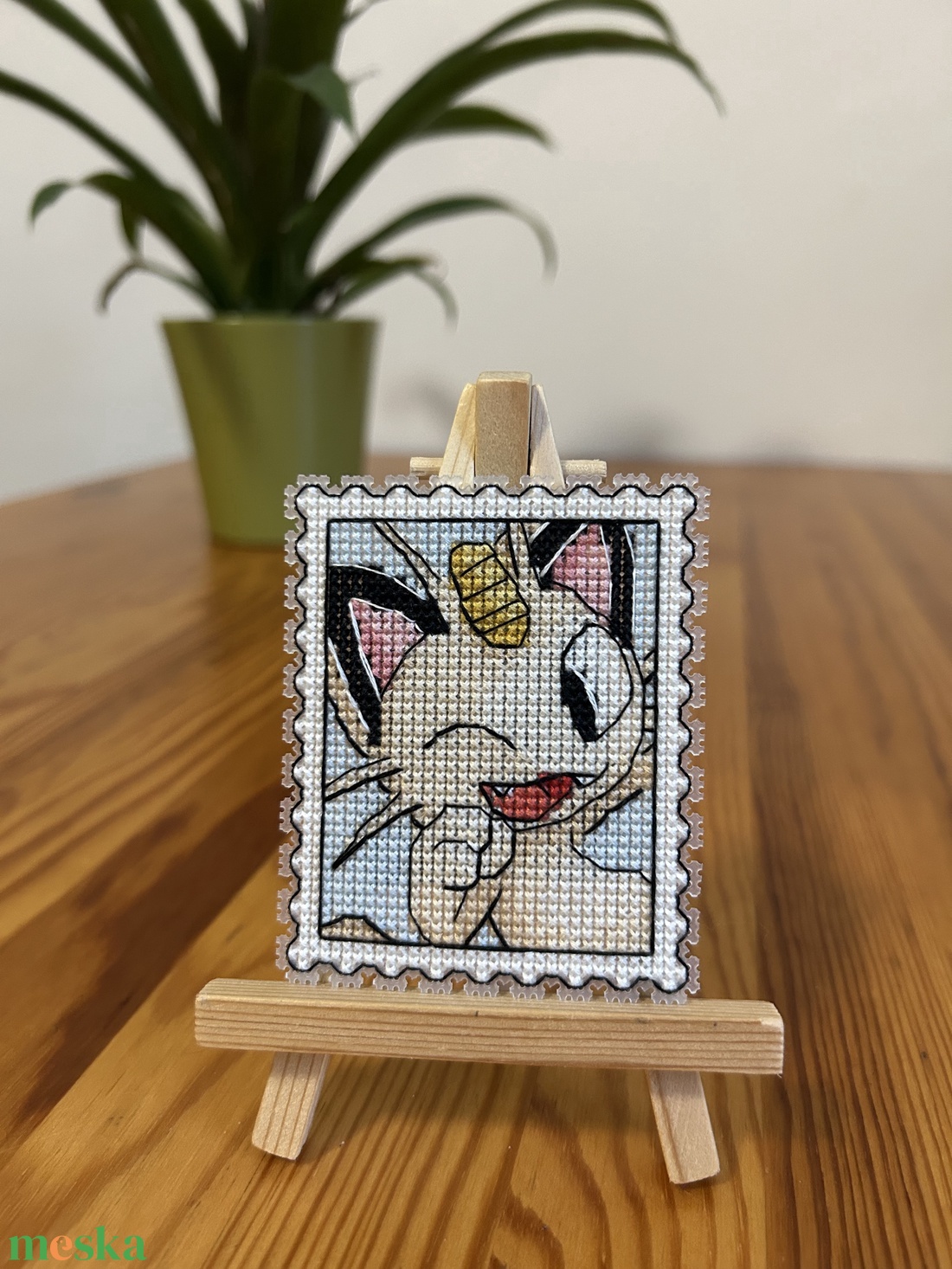 Pokemon Meowth keresztszemes hűtőmágnes  - otthon & életmód - konyhafelszerelés, tálalás - konyhai dekoráció - hűtőmágnes - Meska.hu