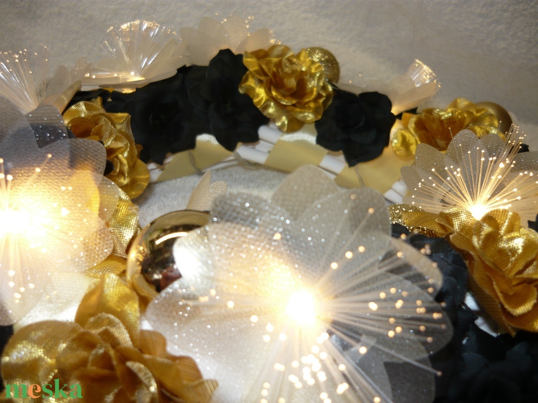 Fekete, arany rózsa LED - otthon & életmód - dekoráció - asztal és polc dekoráció - asztaldísz - Meska.hu