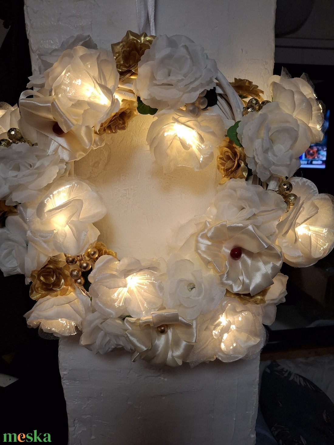 Fehér és arany rózsák - otthon & életmód - dekoráció - ajtó- és ablak dekoráció - ajtódísz & kopogtató - Meska.hu