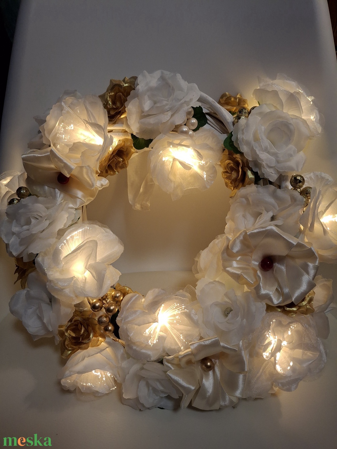 Fehér és arany rózsák - otthon & életmód - dekoráció - ajtó- és ablak dekoráció - ajtódísz & kopogtató - Meska.hu