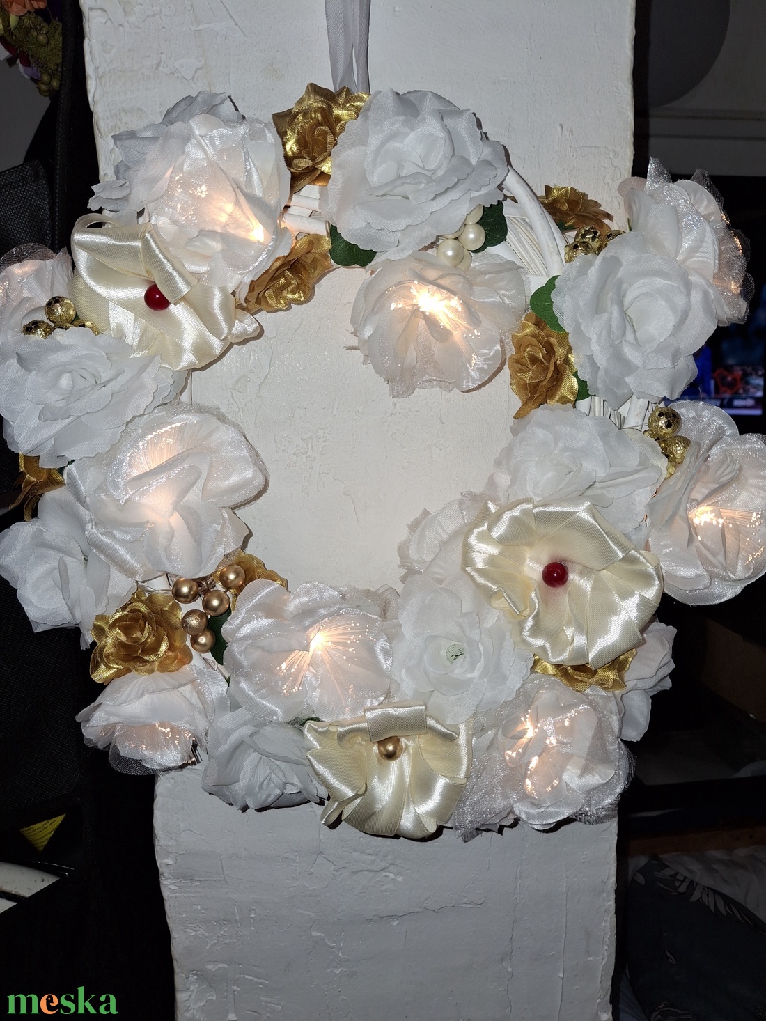 Fehér és arany rózsák - otthon & életmód - dekoráció - ajtó- és ablak dekoráció - ajtódísz & kopogtató - Meska.hu