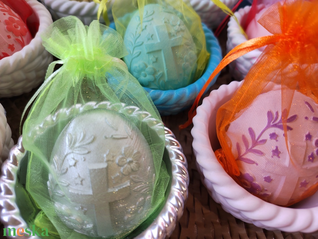 Húsvéti tojás kosárkában - ünnepi díszek, dekorációk - húsvéti díszek és dekorációk - húsvéti kosár - Meska.hu