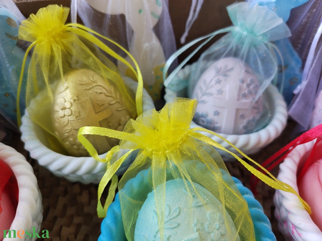 Húsvéti tojás kosárkában - ünnepi díszek, dekorációk - húsvéti díszek és dekorációk - húsvéti kosár - Meska.hu