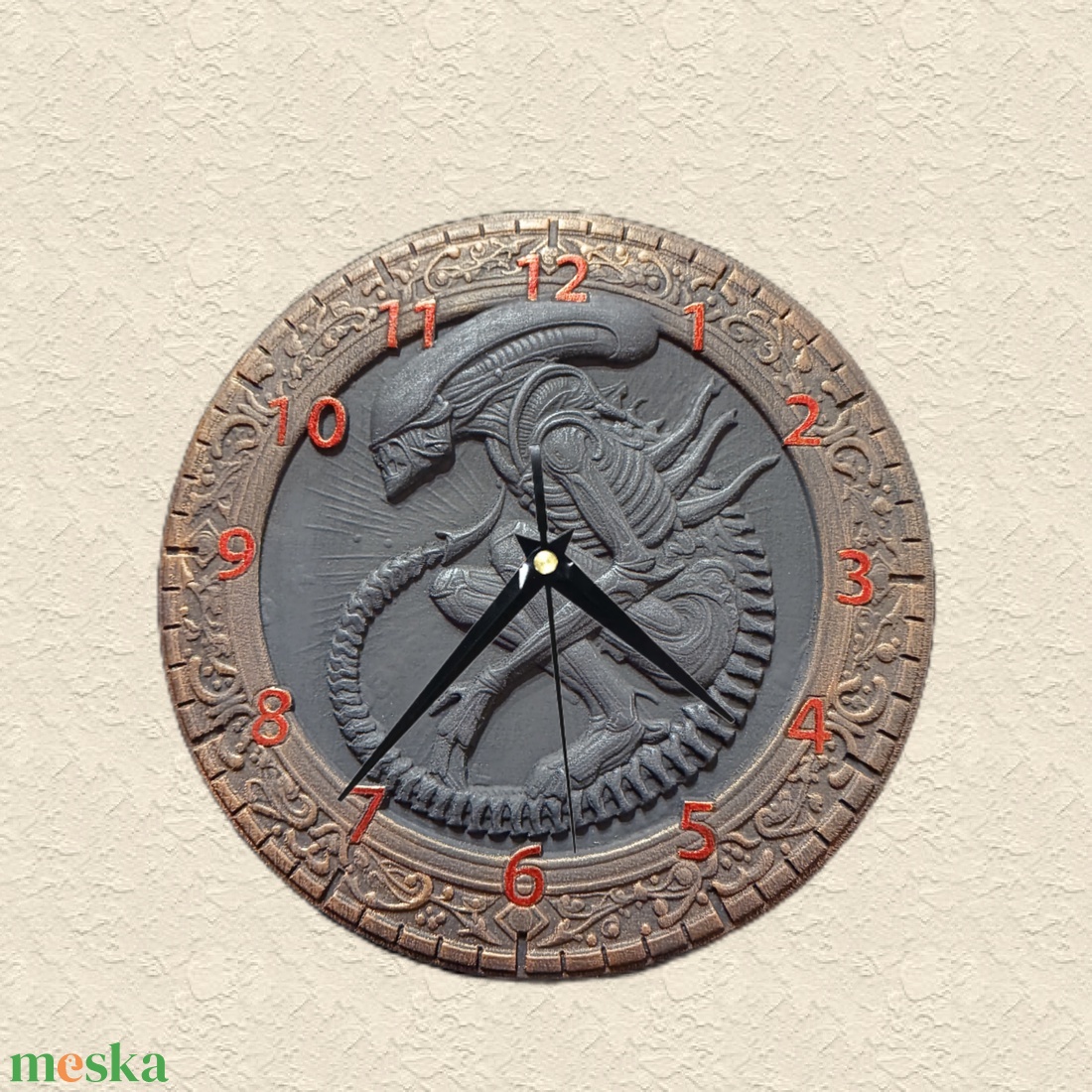 Alien faragott fa 3d falióra - otthon & életmód - dekoráció - fali és függő dekoráció - falióra & óra - Meska.hu