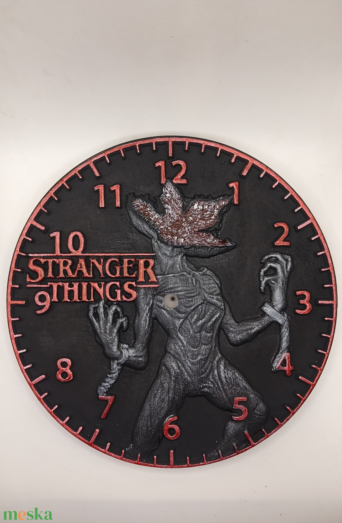 Stranger things, demogorgon faragott fa 3d falióra - otthon & életmód - dekoráció - fali és függő dekoráció - falióra & óra - Meska.hu