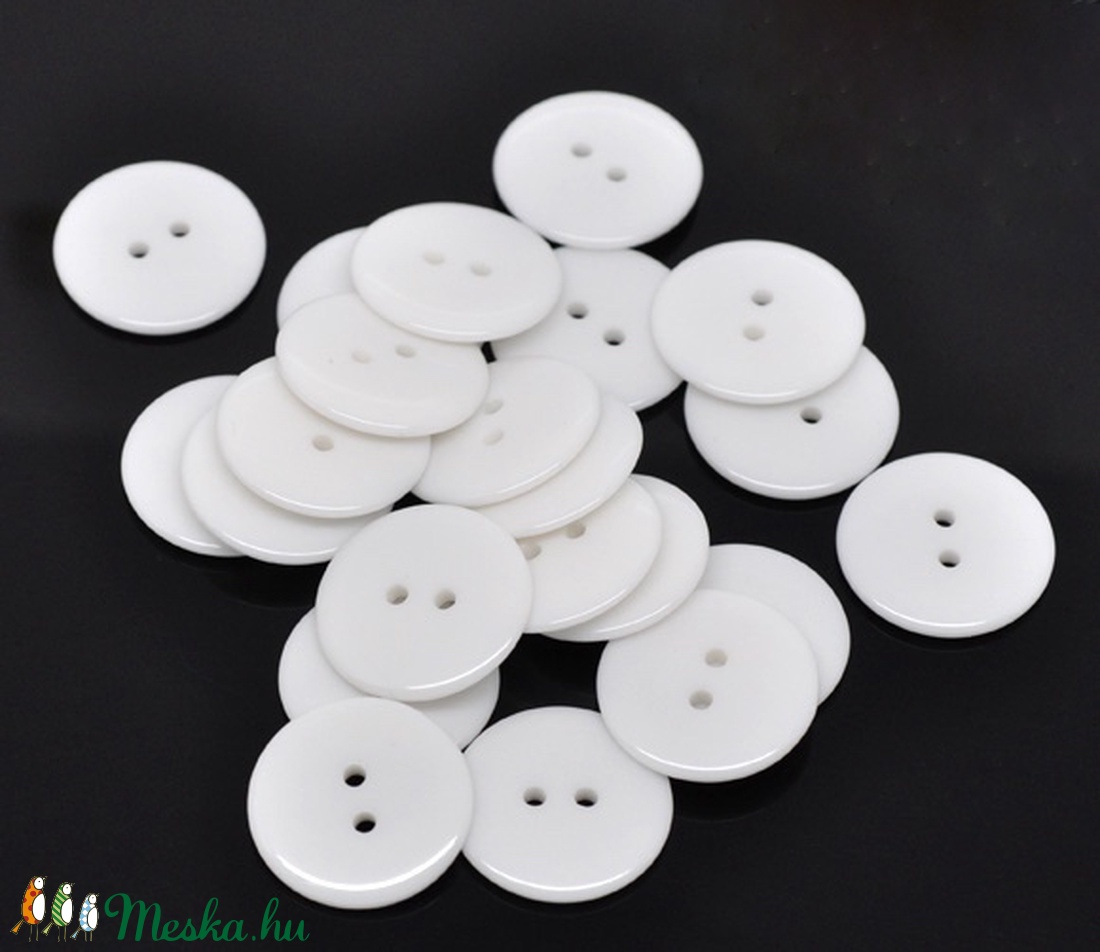 Kerek 23 mm-es két lyukú fehér gombok - kellékek & szerszámok - dekorációs kellékek - Meska.hu Kerek 23 mm-es két lyukú fehér gombok - kellékek & szerszámok - dekorációs kellékek - Meska.hu