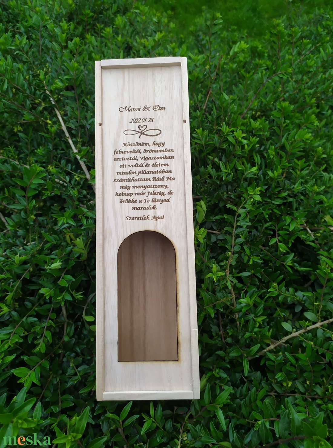 Gravírozott bortartó, ablakos - esküvő - emlék & ajándék - szülőköszöntő ajándék - Meska.hu Gravírozott bortartó, ablakos - esküvő - emlék & ajándék - szülőköszöntő ajándék - Meska.hu