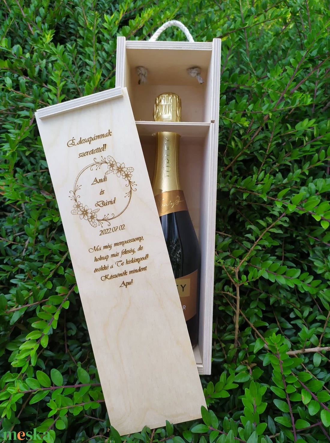 Gravírozott bortartó, klasszikus - esküvő - emlék & ajándék - szülőköszöntő ajándék - Meska.hu Gravírozott bortartó, klasszikus - esküvő - emlék & ajándék - szülőköszöntő ajándék - Meska.hu