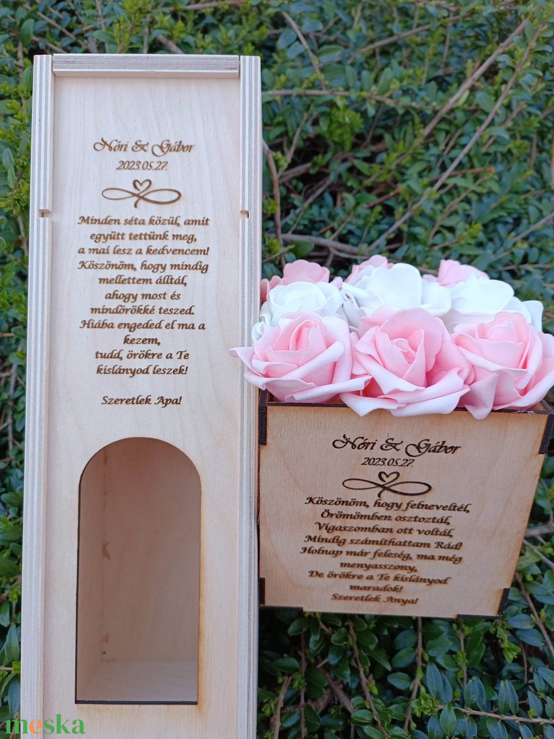 Szülőköszöntő bortartó és fa virágbox, választható színű rózsával - esküvő - emlék & ajándék - szülőköszöntő ajándék - Meska.hu