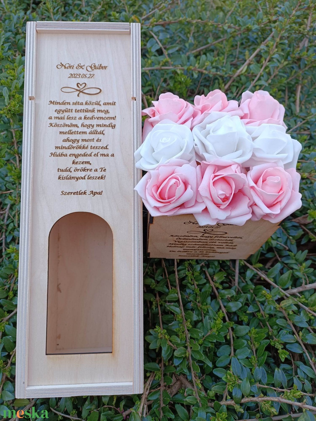 Szülőköszöntő bortartó és fa virágbox, választható színű rózsával - esküvő - emlék & ajándék - szülőköszöntő ajándék - Meska.hu