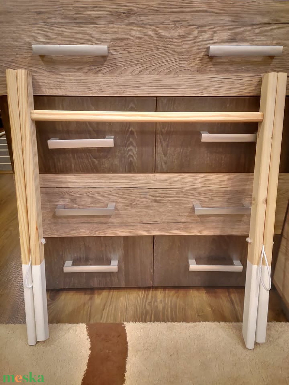 Fa baba tornáztató állvány, fehér színben - baba - mama - baba játékok - mozgásfejlesztő játékok - Meska.hu