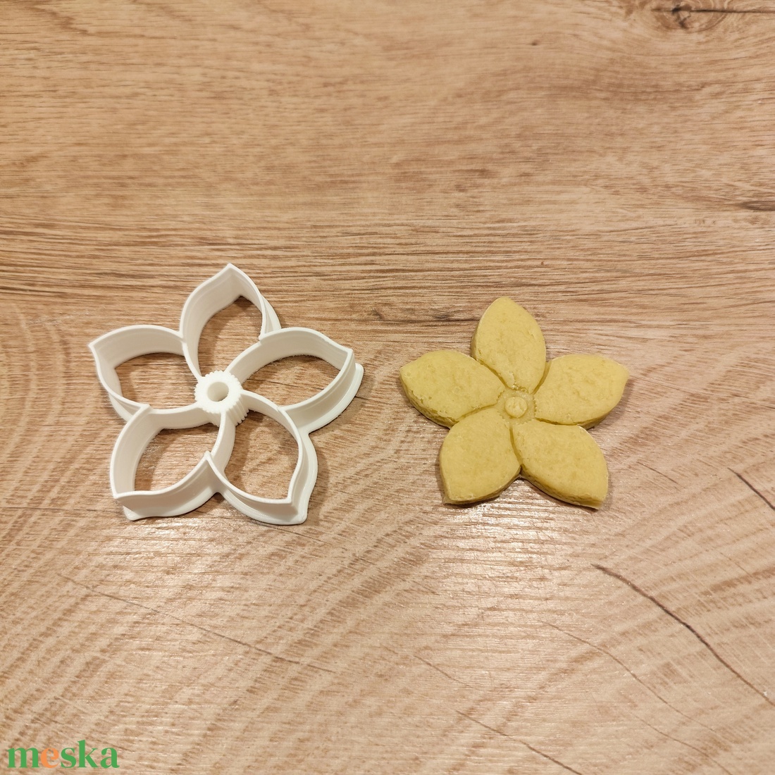 Plumeria - Húsvéti sütemény kiszúró forma - otthon & életmód - konyhafelszerelés, tálalás - sütés, főzés - sütikiszúró - Meska.hu Plumeria - Húsvéti sütemény kiszúró forma - otthon & életmód - konyhafelszerelés, tálalás - sütés, főzés - sütikiszúró - Meska.hu
