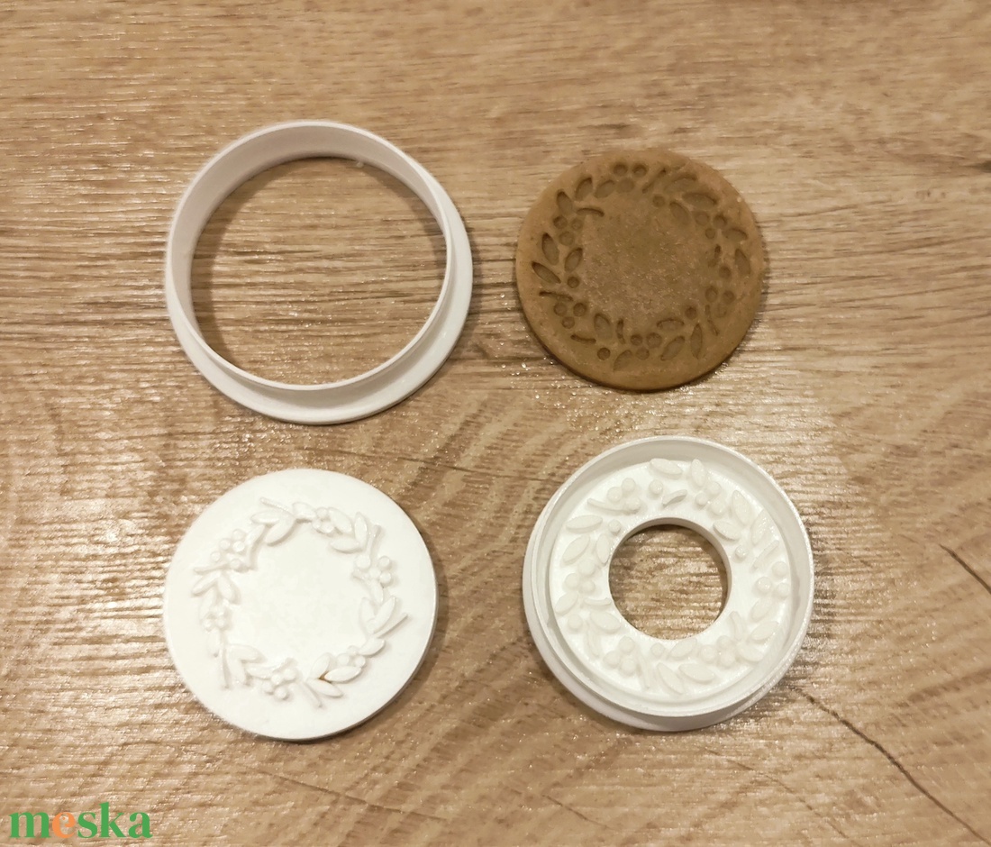 Karácsonyi koszorú keksz, süti. sütemény kiszúró forma - otthon & életmód - konyhafelszerelés, tálalás - sütés, főzés - sütikiszúró - Meska.hu