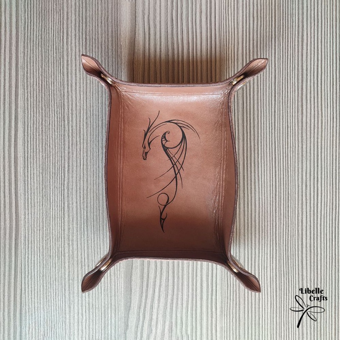 Sárkány sziluettes kockadobó tálca - játék & sport - szerepjáték - Meska.hu