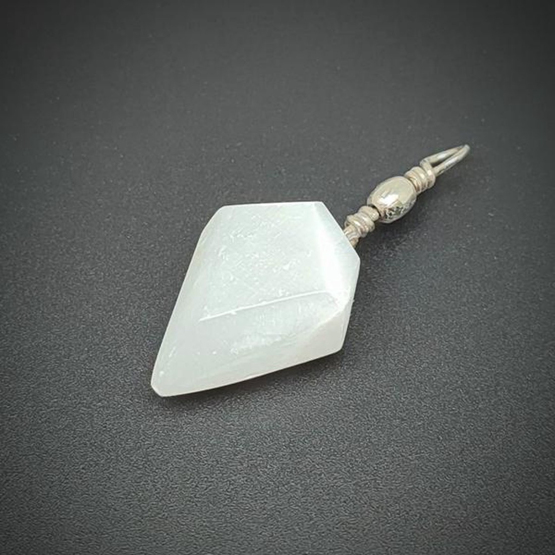 Szelenit medál rombusz 20x25mm - ékszer - nyaklánc - medál - Meska.hu