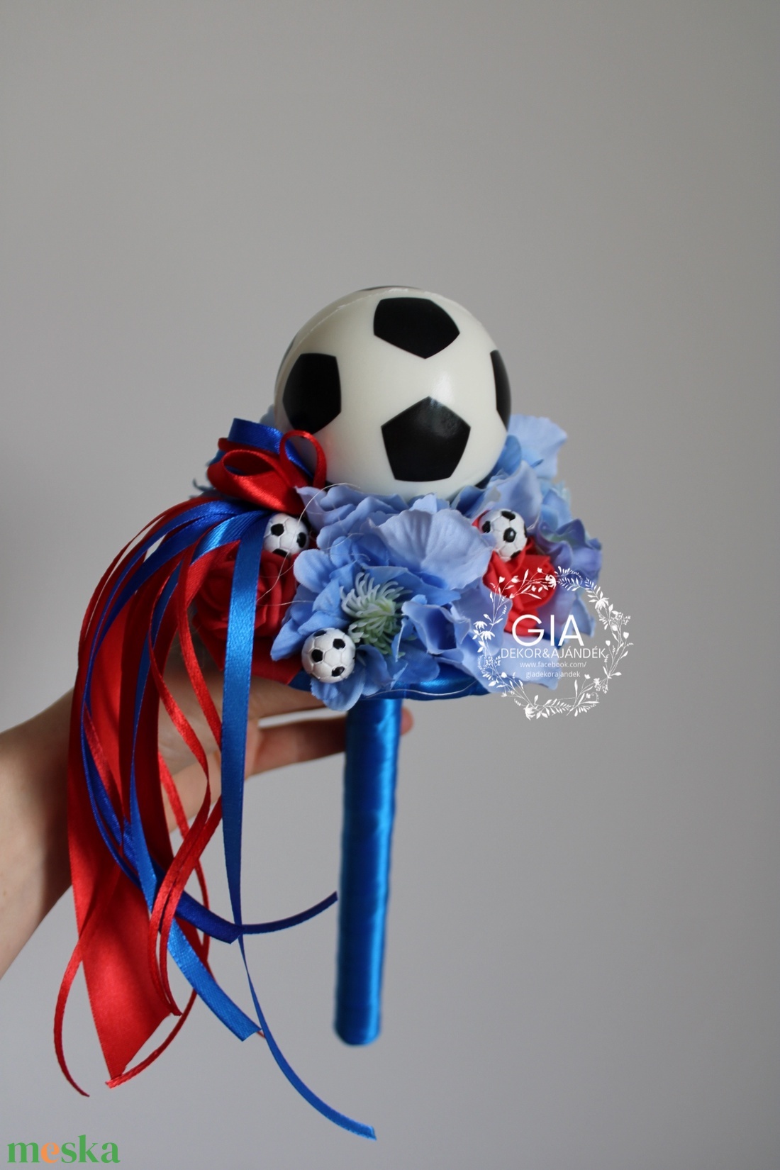 Kék-piros focis ballagási csokor - otthon & életmód - virágdekoráció - virágok - virágcsokor - Meska.hu
