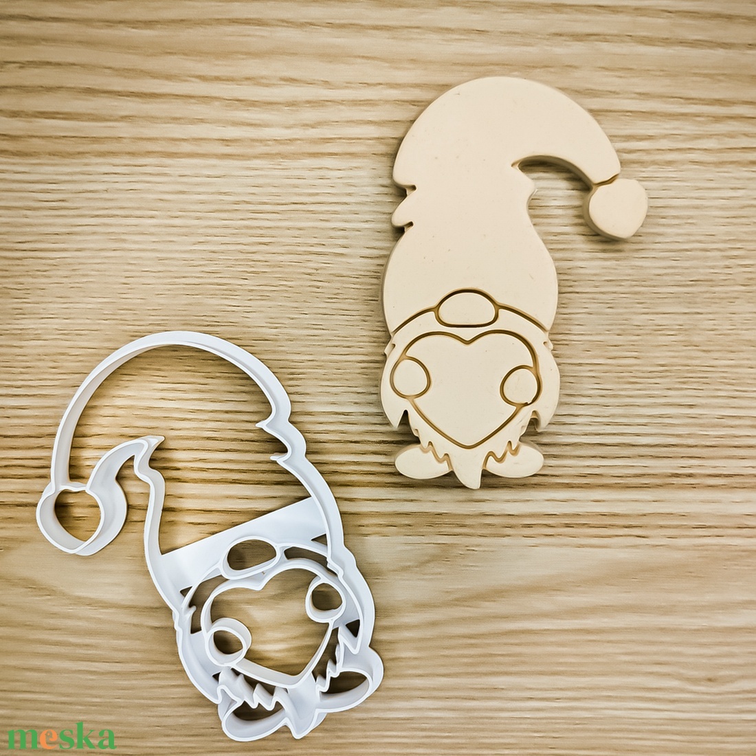 Sütikiszúró - Szivecskés karácsonyi manó - otthon & életmód - konyhafelszerelés, tálalás - sütés, főzés - sütikiszúró - Meska.hu