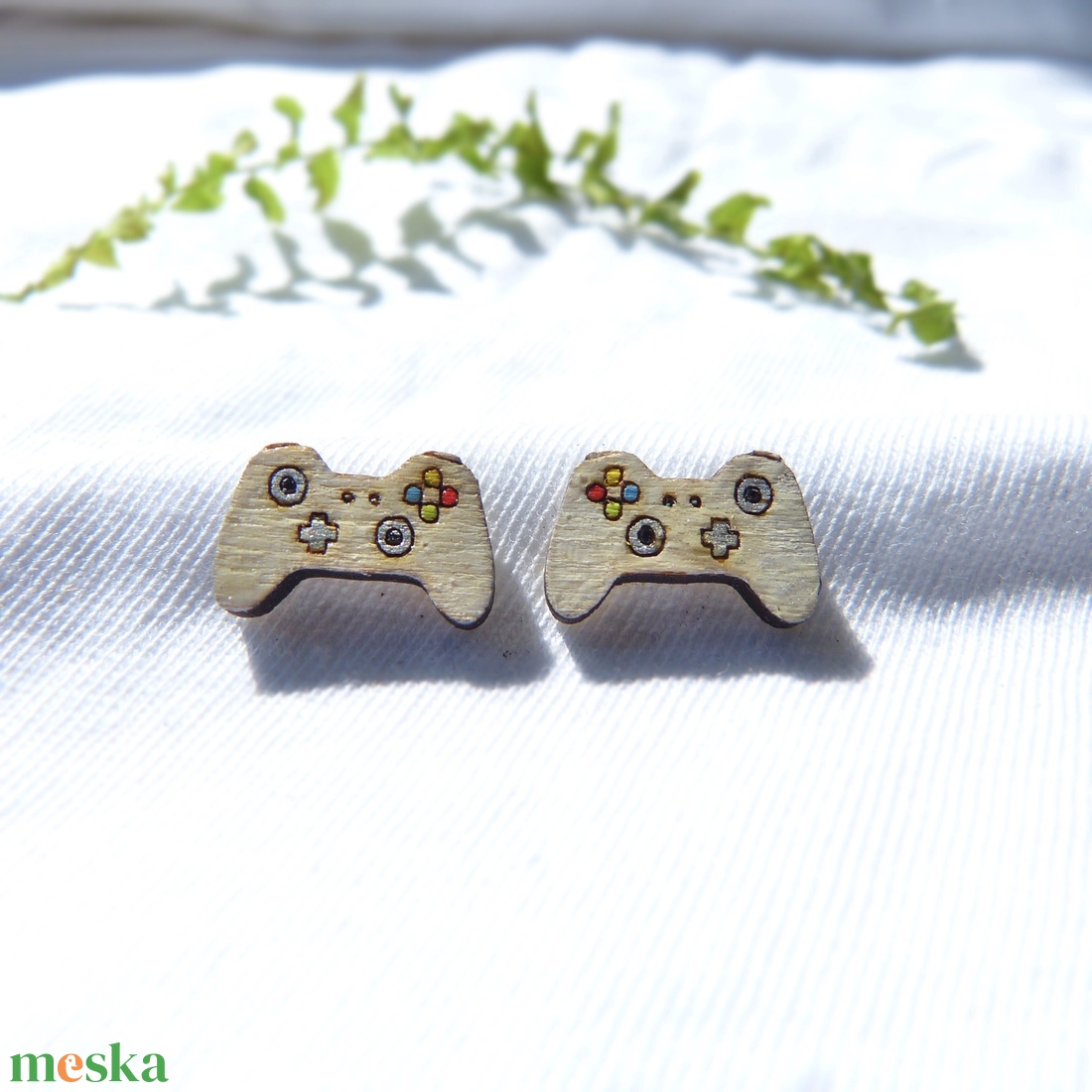 Gamer kontroller fülbevaló (kockáknak, játékosoknak) - ékszer - fülbevaló - pötty fülbevaló - Meska.hu