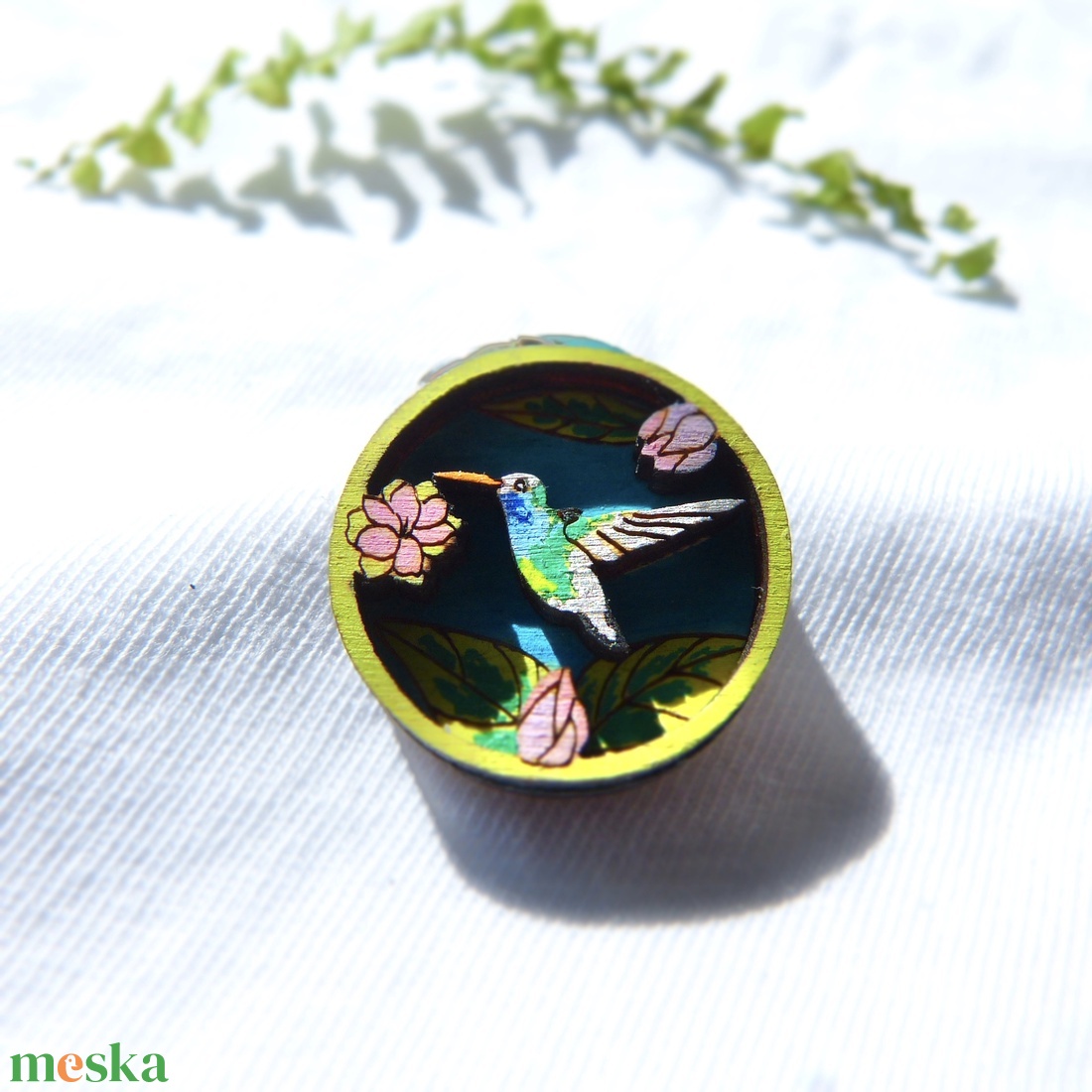 Kolibri nyakék/medál (nyárfából, kézzel festett, akrillal) - ékszer - nyaklánc - medál - Meska.hu Kolibri nyakék/medál (nyárfából, kézzel festett, akrillal) - ékszer - nyaklánc - medál - Meska.hu