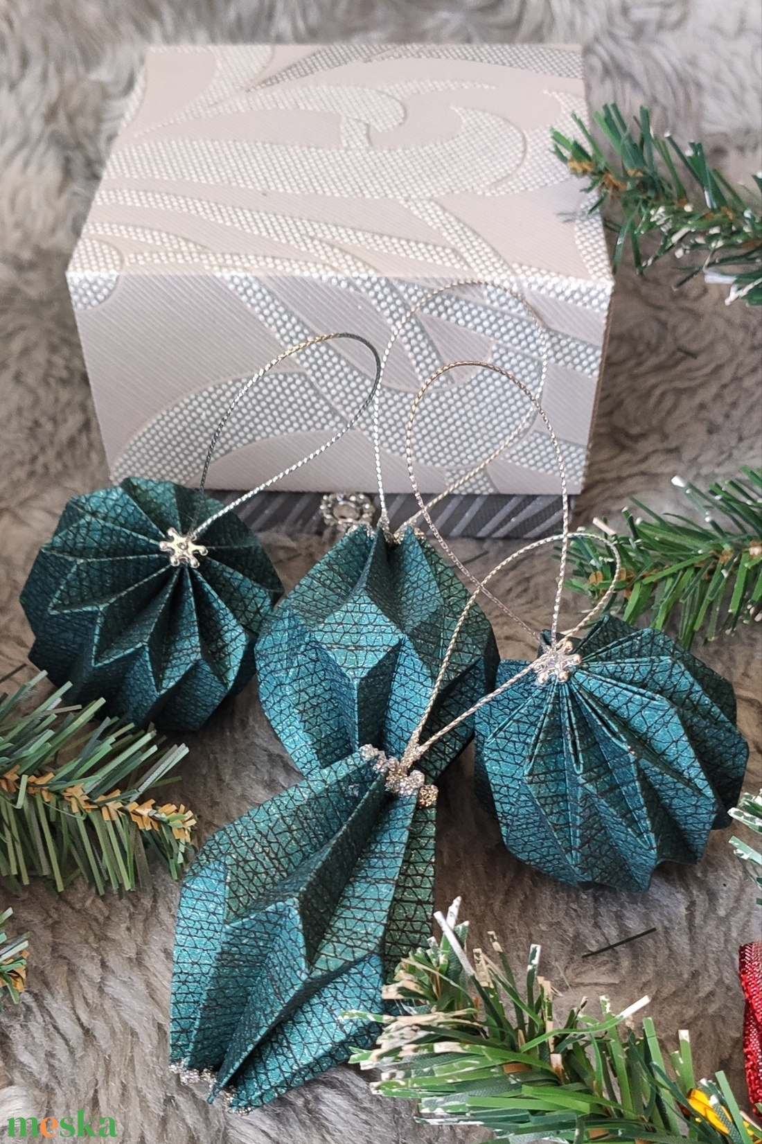 Különleges kékes zöld karácsonyfadísz szett díszdobozban (4 darabos) LNT01404 - karácsony - karácsonyi lakásdekoráció - karácsonyfadíszek - Meska.hu