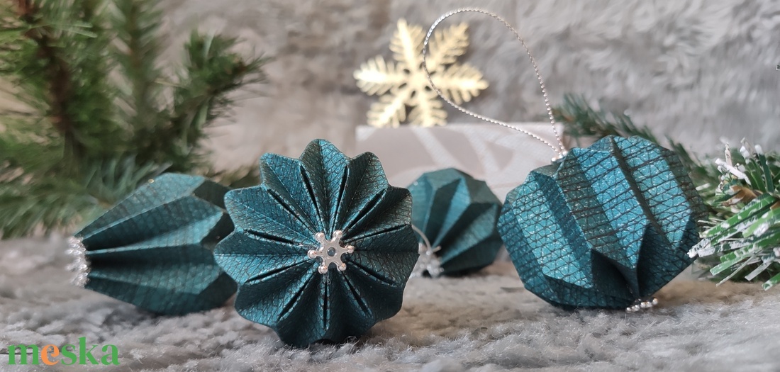 Különleges kékes zöld karácsonyfadísz szett díszdobozban (4 darabos) LNT01404 - karácsony - karácsonyi lakásdekoráció - karácsonyfadíszek - Meska.hu