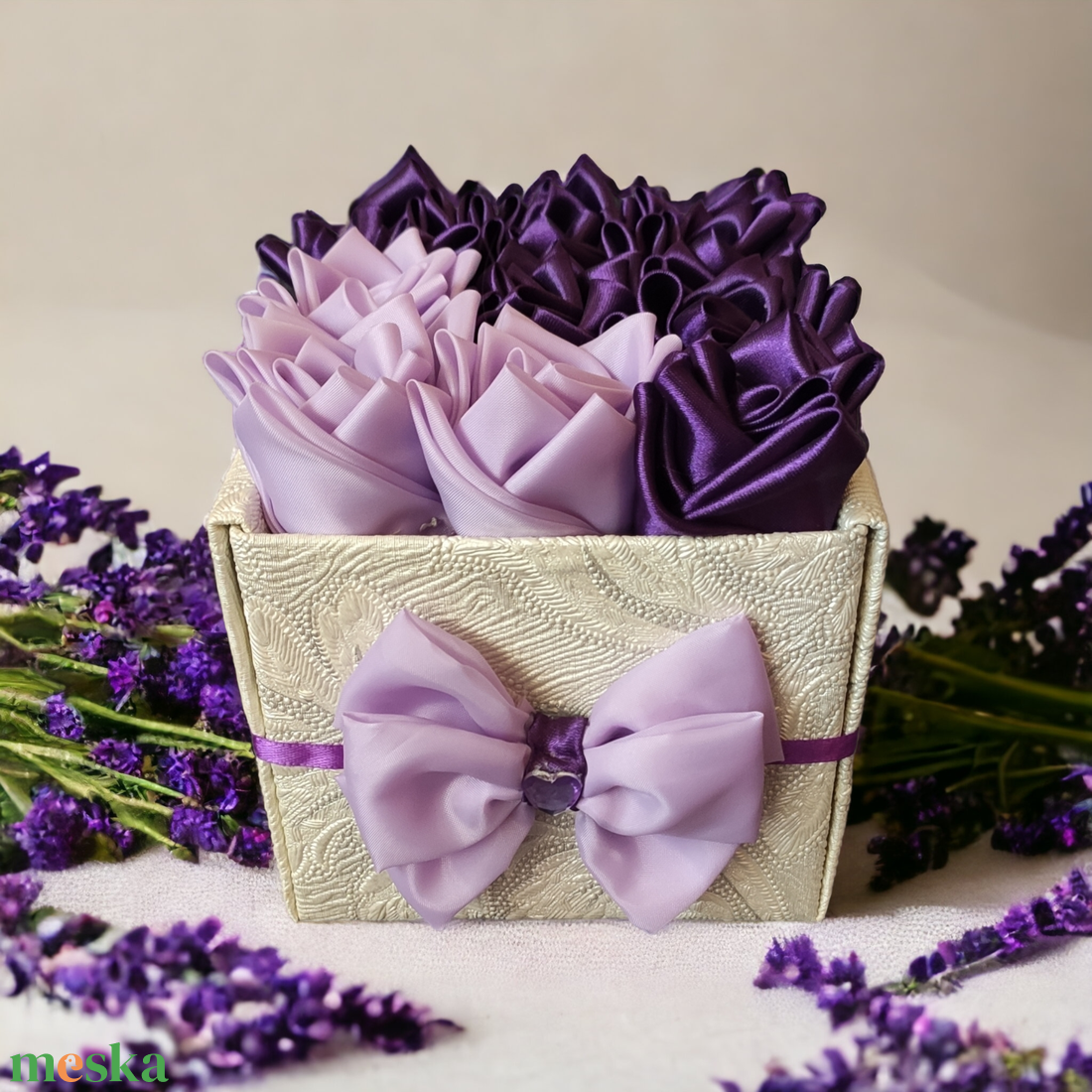 Szatén- és selyemrózsa box lila színben 9 szálas - esküvő - dekoráció - asztaldísz - Meska.hu