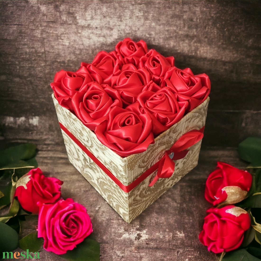 Szaténrózsa box piros színben 9 szálas - esküvő - emlék & ajándék - szülőköszöntő ajándék - Meska.hu