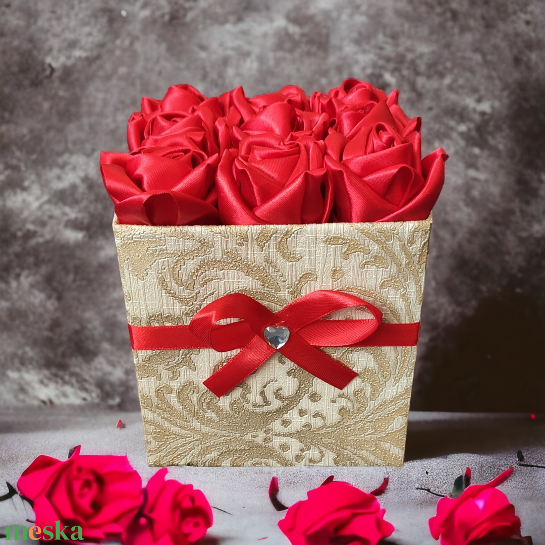 Szaténrózsa box piros színben 9 szálas - esküvő - emlék & ajándék - szülőköszöntő ajándék - Meska.hu