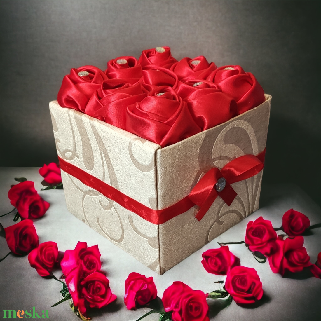 Szaténrózsa box piros színben 9 szálas - esküvő - emlék & ajándék - köszönőajándék - Meska.hu