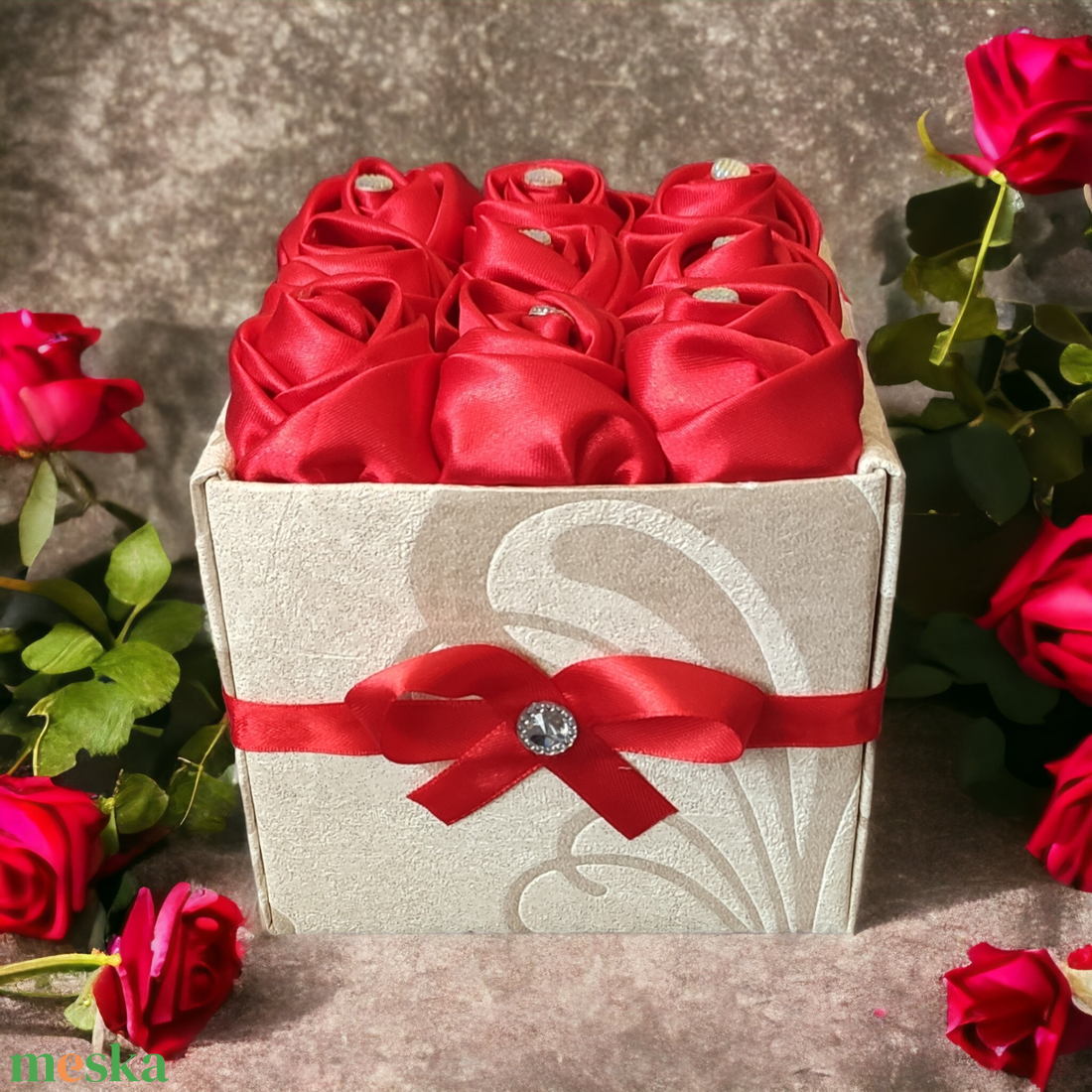 Szaténrózsa box piros színben 9 szálas - esküvő - emlék & ajándék - köszönőajándék - Meska.hu