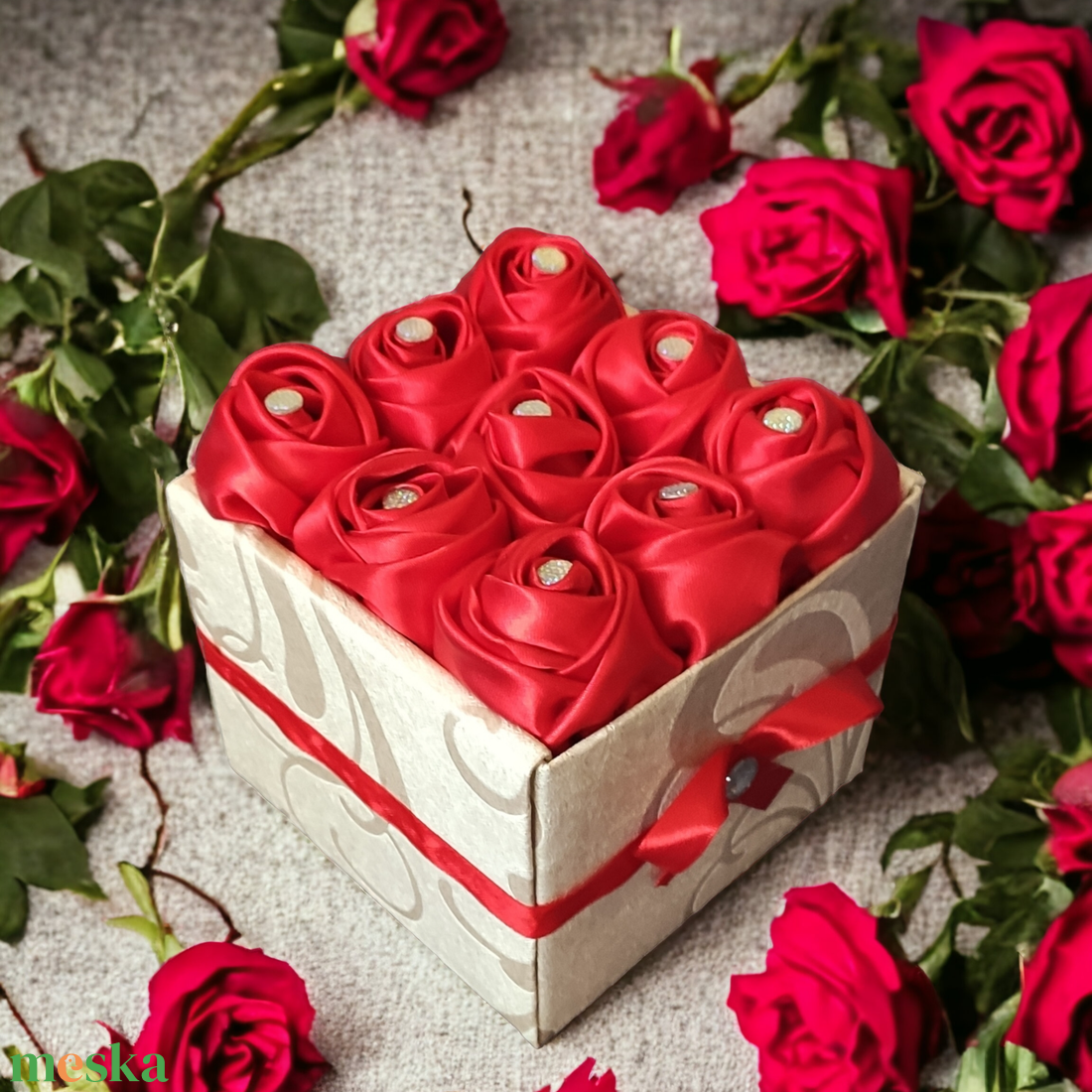 Szaténrózsa box piros színben 9 szálas - esküvő - emlék & ajándék - köszönőajándék - Meska.hu
