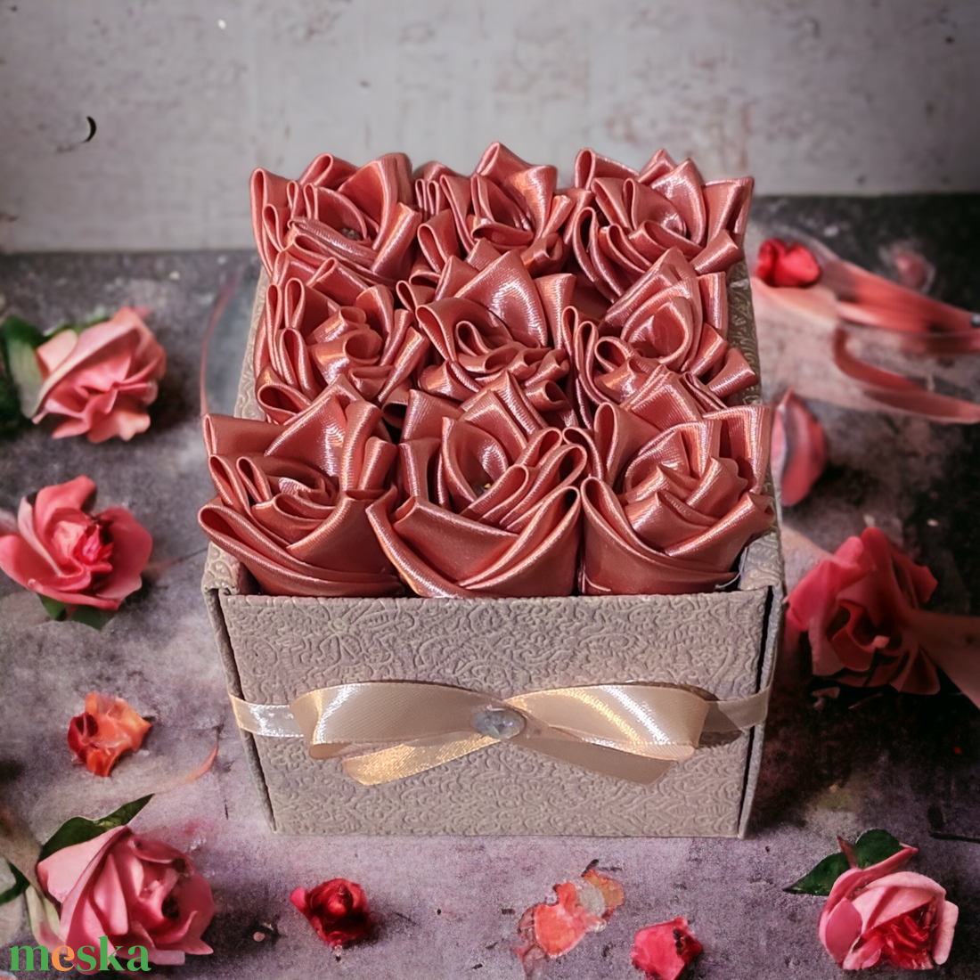 Szaténrózsa box korall piros színben 9 szálas - otthon & életmód - dekoráció - asztal és polc dekoráció - asztaldísz - Meska.hu