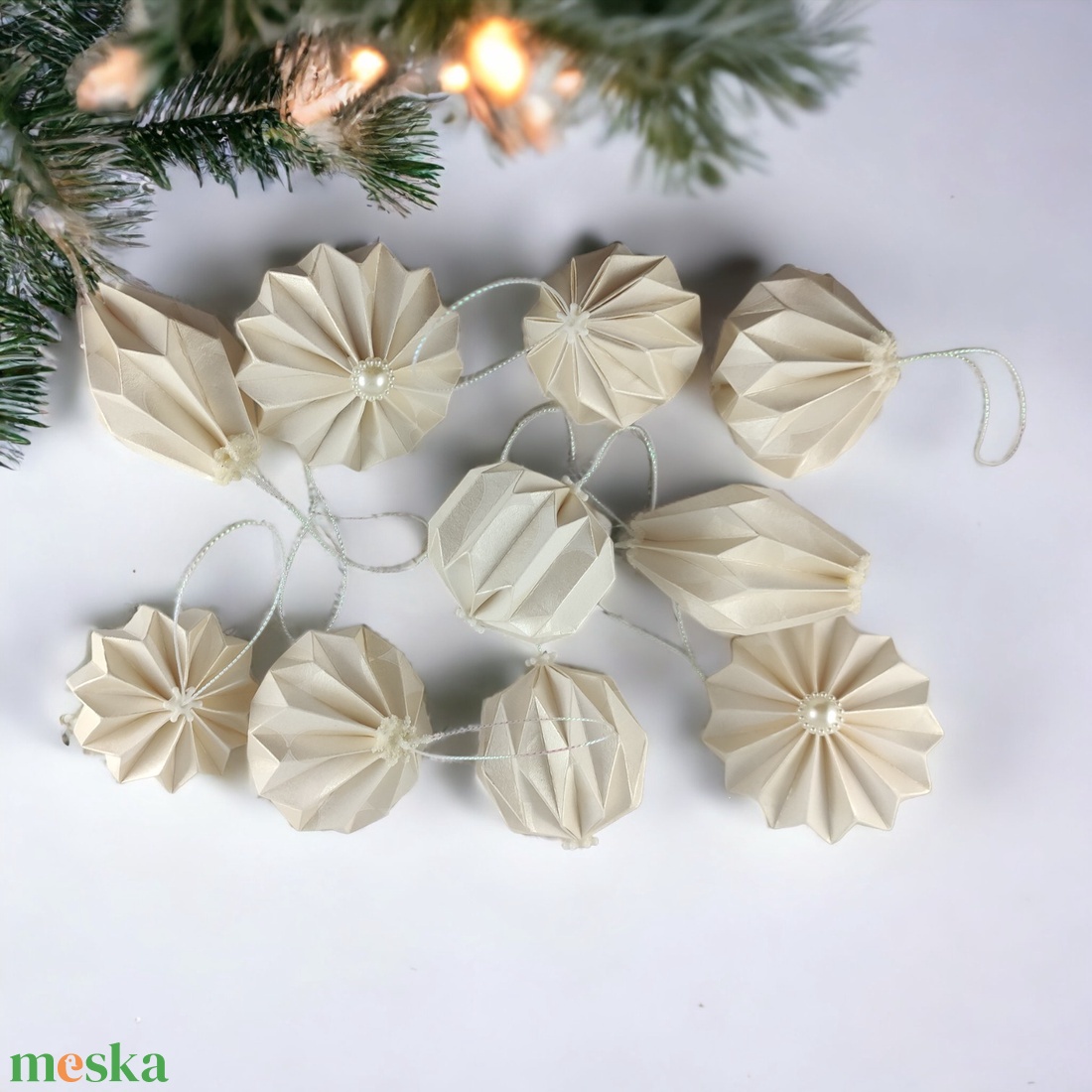 10 darabos origami karácsonyfadísz szett törtfehér színben � Egyedi kézműves papírdíszek LNTFH008 - karácsony - karácsonyi lakásdekoráció - karácsonyfadíszek - Meska.hu