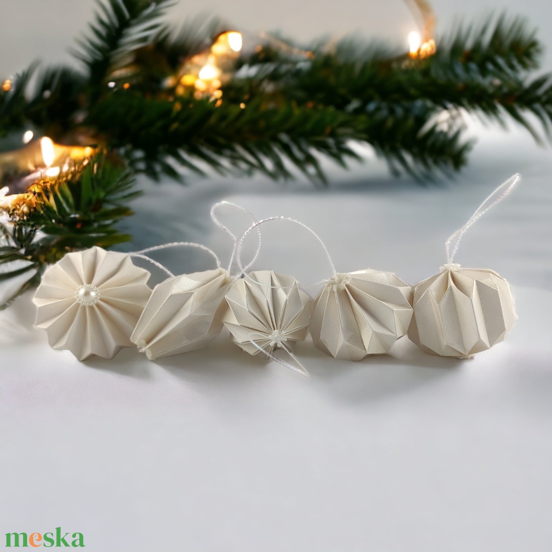 10 darabos origami karácsonyfadísz szett törtfehér színben � Egyedi kézműves papírdíszek LNTFH008 - karácsony - karácsonyi lakásdekoráció - karácsonyfadíszek - Meska.hu
