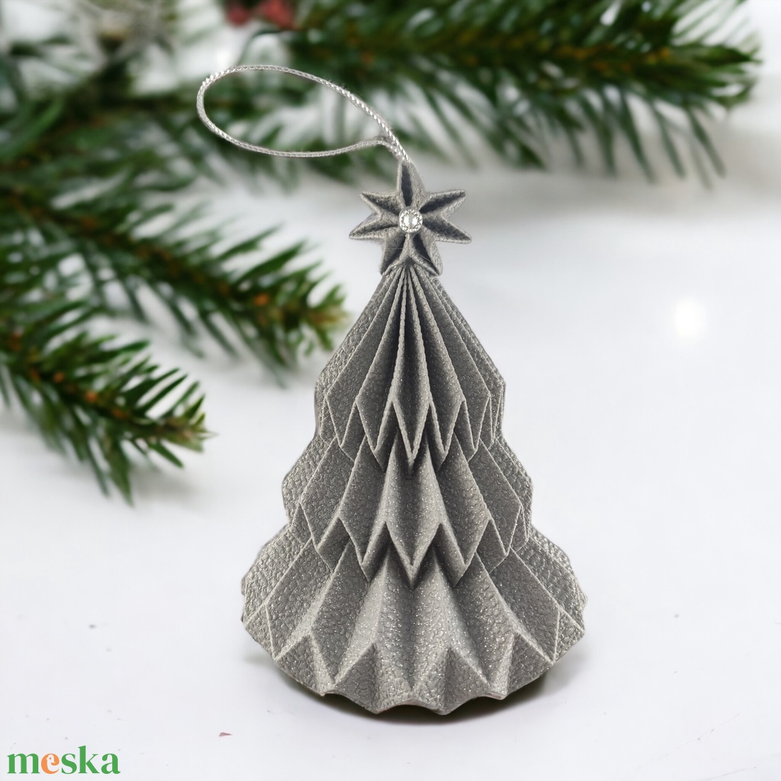 Csillogós szürke fenyőfa formájú karácsonyfadísz FF095 - karácsony - karácsonyi lakásdekoráció - karácsonyfadíszek - Meska.hu