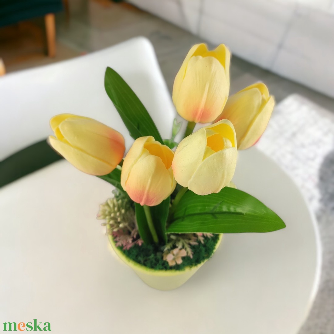 Barackszínű cirmos tulipánok kaspóban kis virágokkal TUG556BC - otthon & lakás - dekoráció - virágdísz és tartó - csokor & virágdísz - Meska.hu