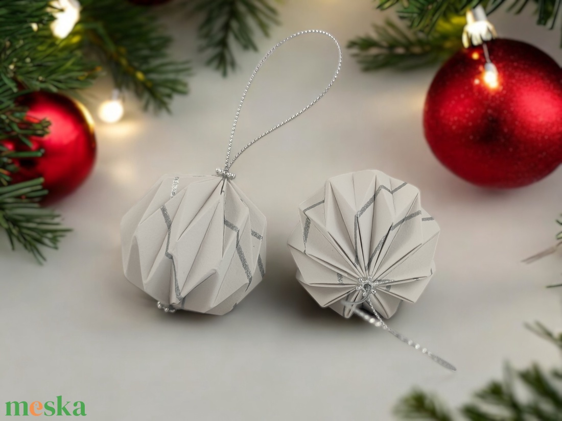 10 darabos origami karácsonyfadísz szett papírból fehér és ezüst színben LNTFH004 - karácsony - karácsonyi lakásdekoráció - karácsonyfadíszek - Meska.hu