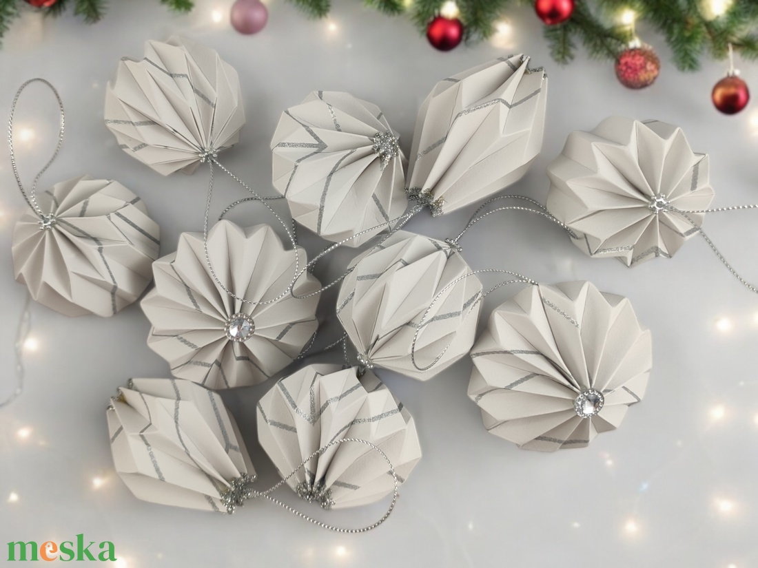 10 darabos origami karácsonyfadísz szett papírból fehér és ezüst színben LNTFH004 - karácsony - karácsonyi lakásdekoráció - karácsonyfadíszek - Meska.hu